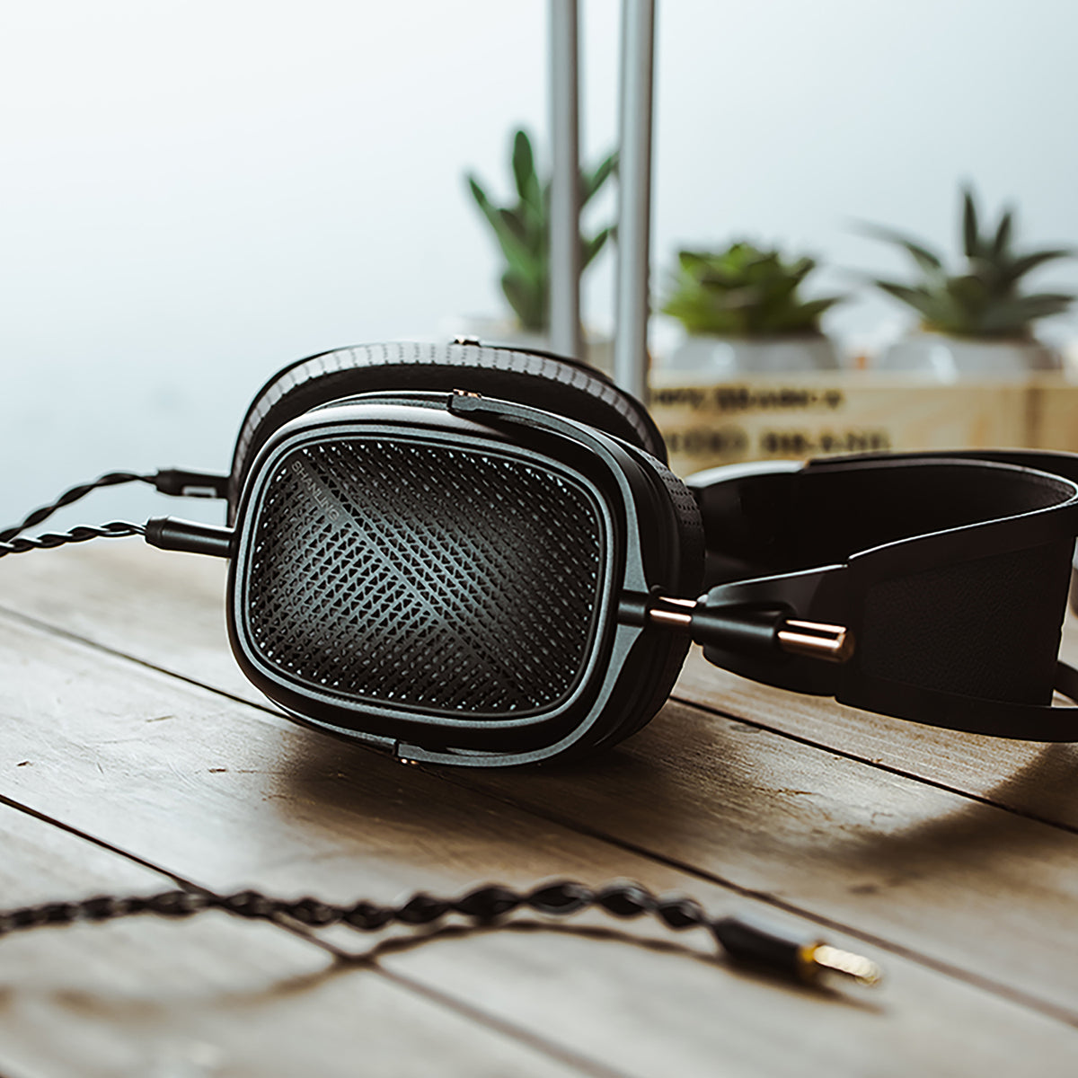 Shanling HW600 High-End Planar Headphones