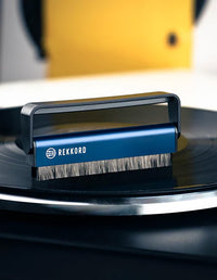 REKKORD Carbon Fiber Cleaning Brush